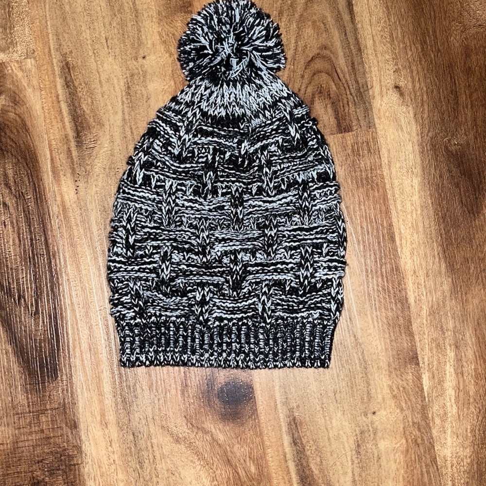 Women’s Knit Winter Beanie with Pom Pom